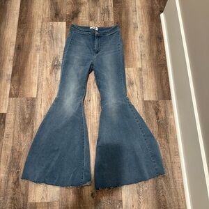 Super cute Free People bell bottom jeans size 28